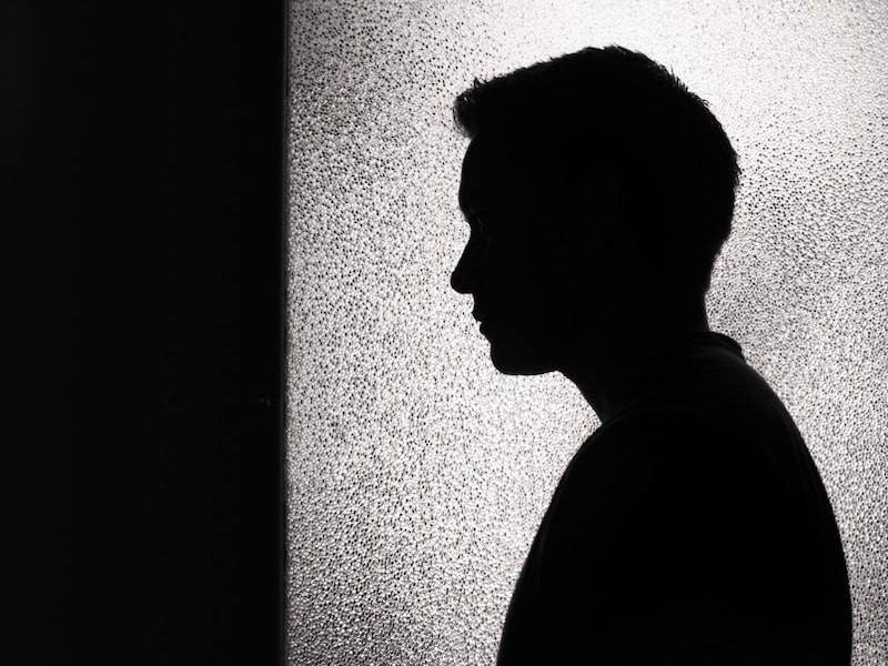 夫の言動・行動にイライラがとまらない妻たちが増えています　※画像：Shutterstock.com